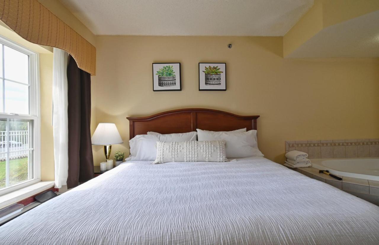 Four Seasons Island Resort Pembine Екстер'єр фото