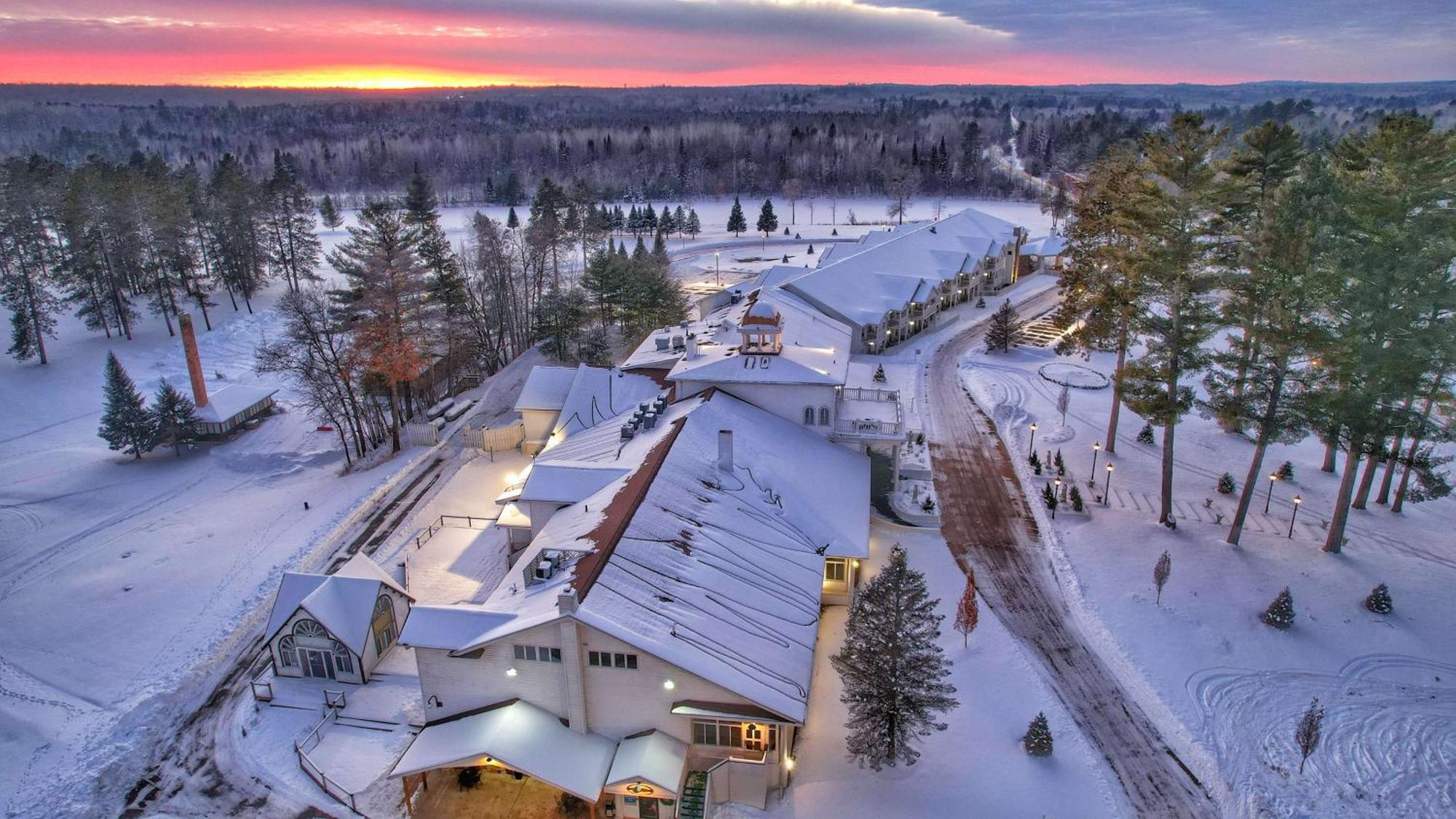 Four Seasons Island Resort Pembine Екстер'єр фото
